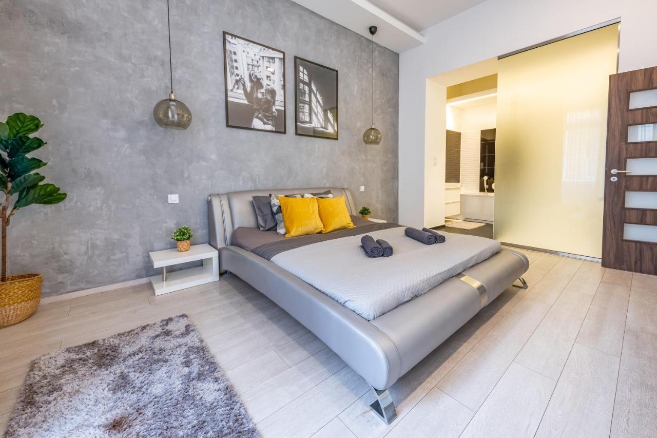 Luxury Nova Home Next To The New York Cafe Budapest Bagian luar foto