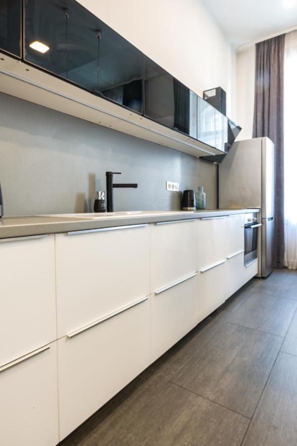 Luxury Nova Home Next To The New York Cafe Budapest Bagian luar foto