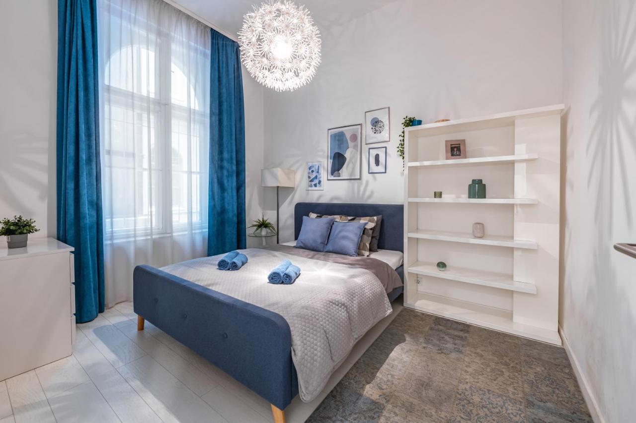 Luxury Nova Home Next To The New York Cafe Budapest Bagian luar foto