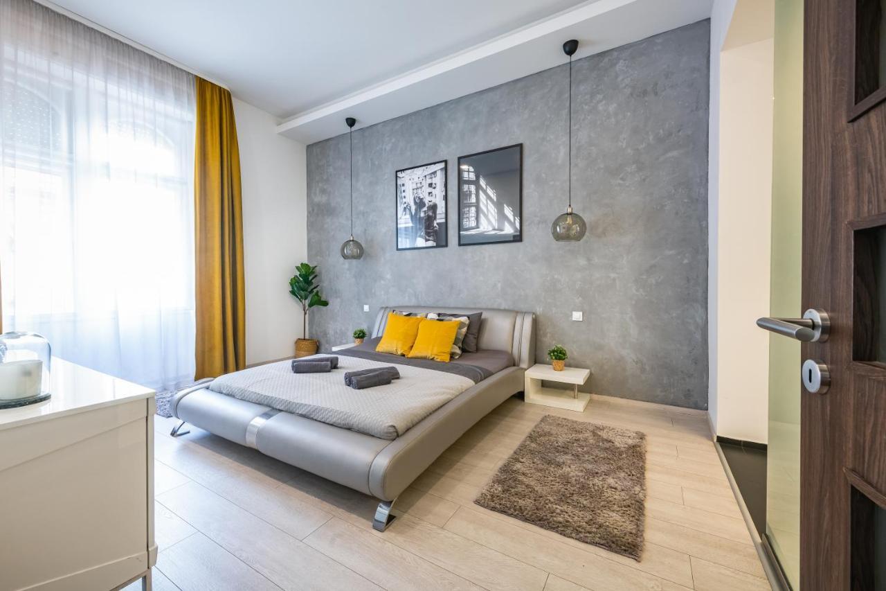 Luxury Nova Home Next To The New York Cafe Budapest Bagian luar foto