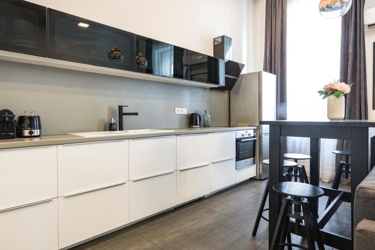 Luxury Nova Home Next To The New York Cafe Budapest Bagian luar foto